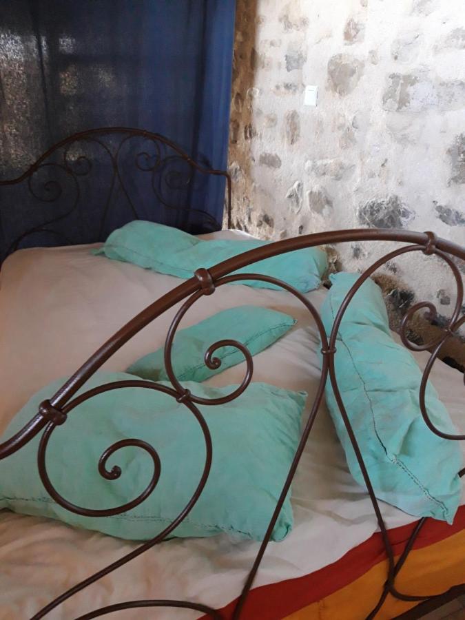 Nid De Poussins Apartment Vaumeilh Luaran gambar